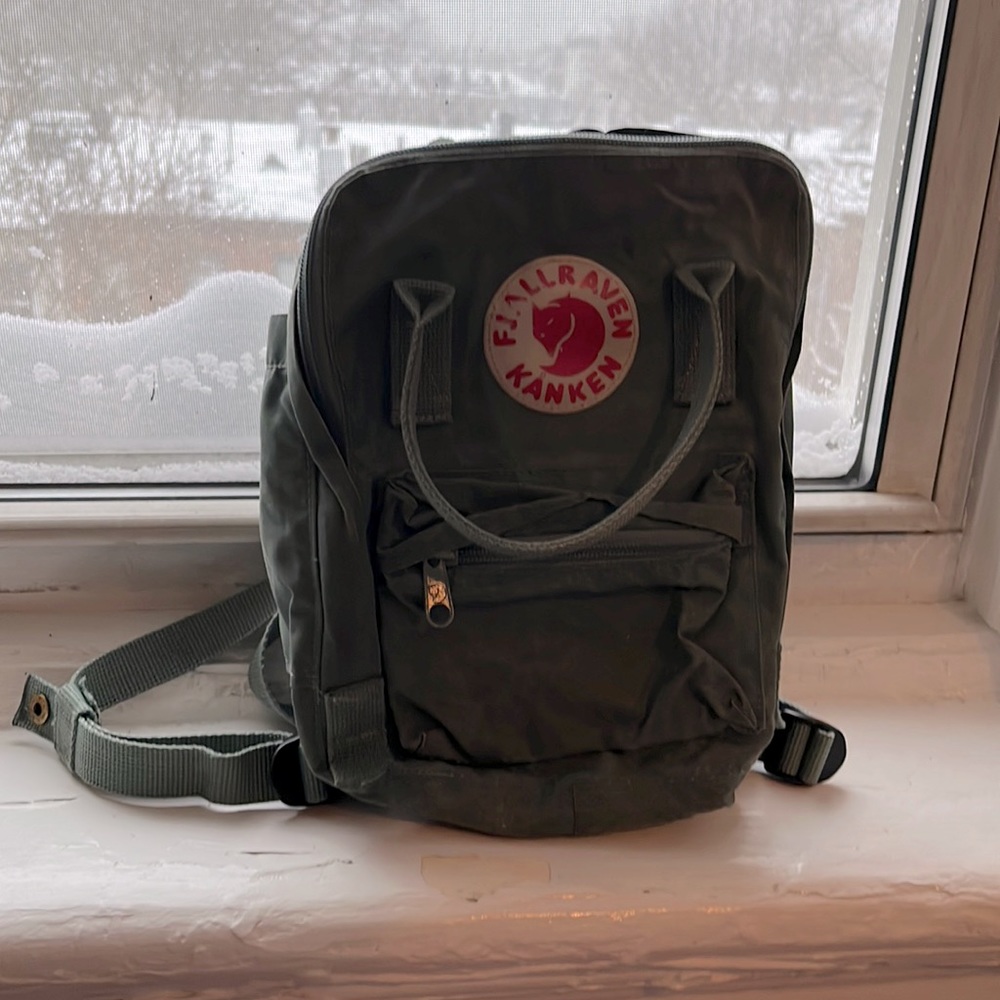Fjallraven Kanken mini book bag